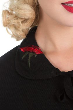 Cardigan brode de roses