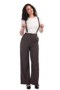 Pantalon a carreaux et a bretelles
