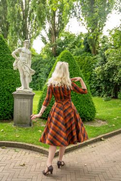 Robe rockabilly à carreaux rose années 50 femme