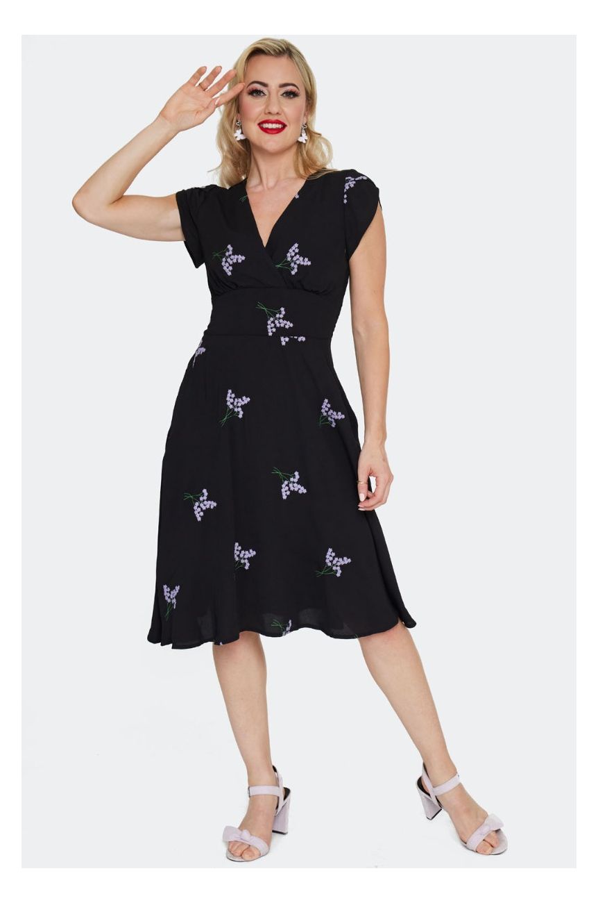 Robe vintage noire brodée de fleurs