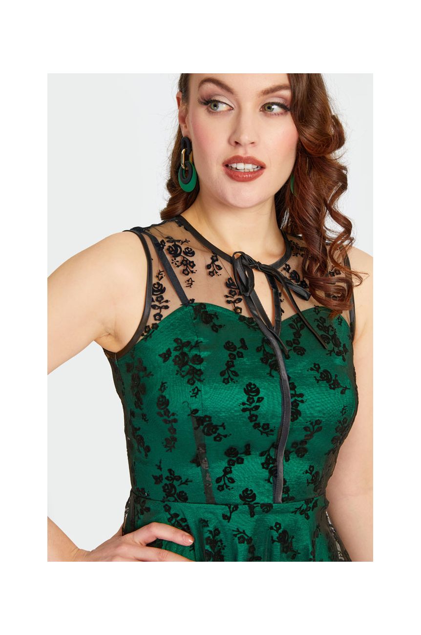 Robe pin-up vert forêt dentelle noire encolure dentelle jupe swing